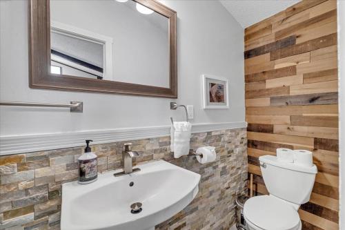 a bathroom with a white sink and a toilet at C52-CAMELBACK waterPark,Pool,Tennis,Zipline,hottub in Tannersville