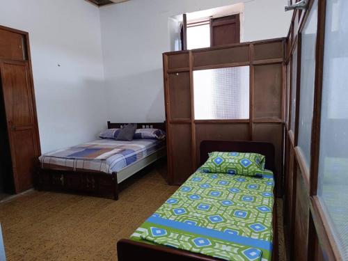 a bedroom with two beds and a bunk bed at Casa a pasos del corazón de Zapatoca in Zapatoca