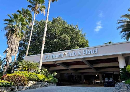 a hotel with a sign that reads la beach club and hotel at Beachfront Breathtaking Views Puerto Aventuras in Puerto Aventuras