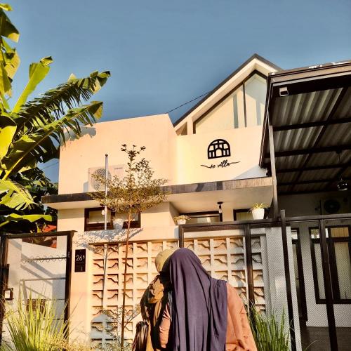 Gallery image of seVilla Guest House Pasuruan in Pasuruan