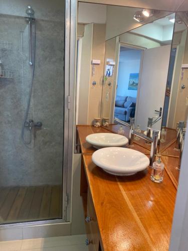 a bathroom with two sinks and a shower at Departamento frente al mar 1 A in Monte Hermoso