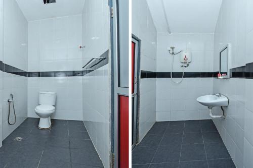 a bathroom with a toilet and a sink at OYO 275 Senyum Inn in Pantai Cenang