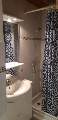 Photo de la galerie de l'établissement Studio RDC centre ville, plage imminente, à Banyuls-sur-Mer