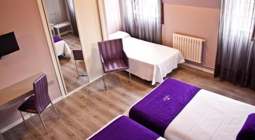 Ένα ή περισσότερα κρεβάτια σε δωμάτιο στο Hotel Corona de Galicia