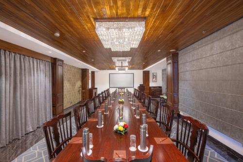 a conference room with a long table and chairs at WelcomHeritage Elysium Resort & Spa in Shimla