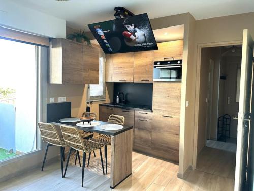 Kuchyň nebo kuchyňský kout v ubytování Appartement en bord de mer