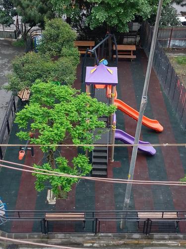 - Vistas aéreas a un parque infantil con tobogán en Miracle HYLen Hotel, en Estambul