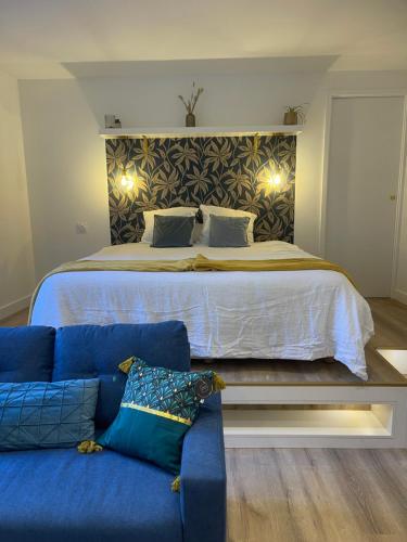 Lhôtel de la Poule et du Renard Appartement avec Balnéo terrasse dans le centre du vieux Millau