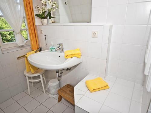 Bilik mandi di Ferienwohnung AMARIS-Sylt mit schöner Loggia