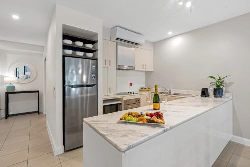 Cuisine ou kitchenette dans l'établissement Elysium Private Apartments at Beach Club & Spa