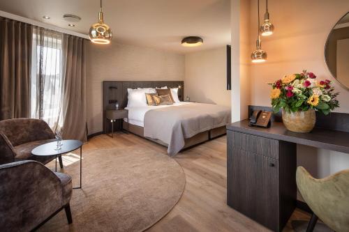 Una cama o camas en una habitación de Hotel Britannia