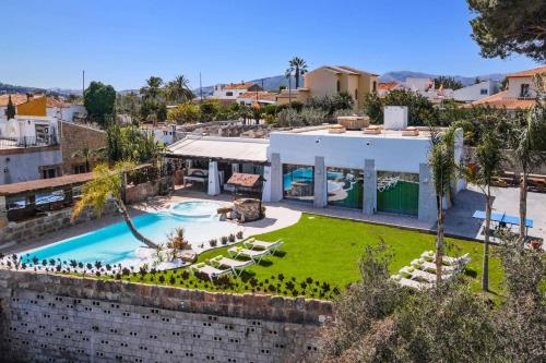 Villa Goldensol by Villa Plus