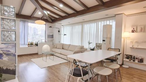 Posezení v ubytování [ COM,A stay] Hongdea St 5min / 3room