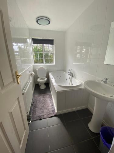 Kúpeľňa v ubytovaní 8 Croaghross House, Portsalon