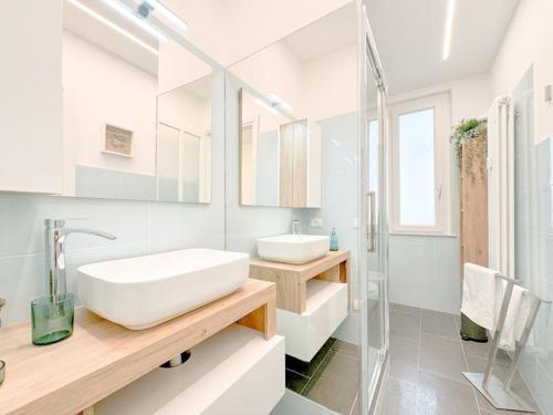 a white bathroom with a sink and a shower at Luxury Suite Spiagge 100mt - Porto 5' - WiFi in Albisola Superiore