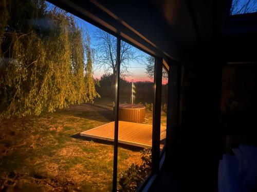 Alba o tramonto visti dall'interno del lodge o dai dintorni