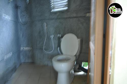 a bathroom with a toilet and a shower at Tree House Rangala in Hunnasgiriya
