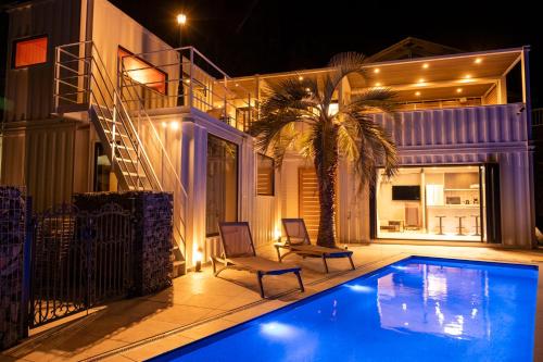 a house with a swimming pool at night at 海都-kaito- TOKYOBAY in Futtsu