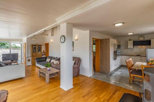 Villa Vrcevan Modernes Haus mit Pool