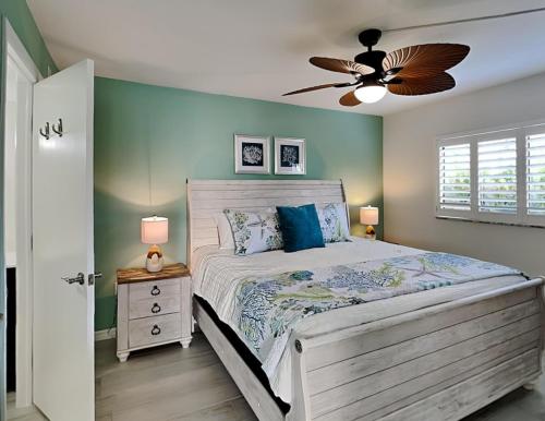 a bedroom with a bed and a ceiling fan at Casa Bella 105 in Fort Myers