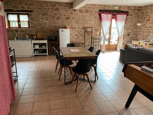 Η κουζίνα ή μικρή κουζίνα στο Appartement proche de Conques