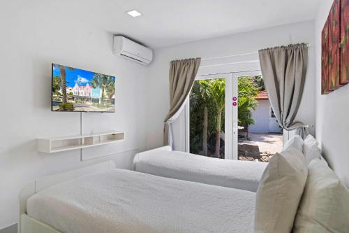 Postelja oz. postelje v sobi nastanitve MODERN Villa Private Pool 4min to Beaches
