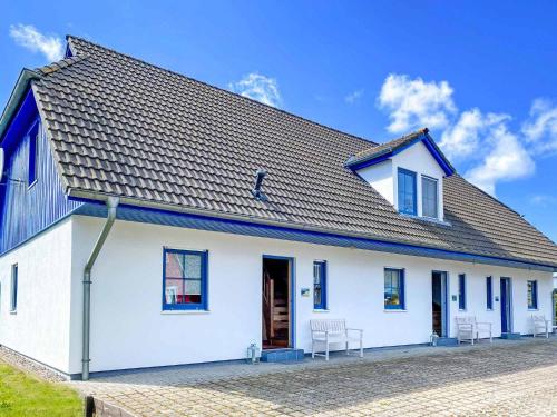 a white house with a black roof at Darßwaldradler in Wieck