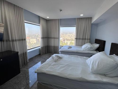 Postel nebo postele na pokoji v ubytování Mount of Olives Hotel