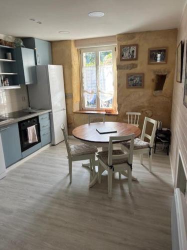 Photo de la galerie de l'établissement Appartement en centre-ville à 100m du port., à Audierne