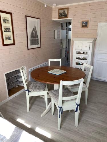 Photo de la galerie de l'établissement Appartement en centre-ville à 100m du port., à Audierne