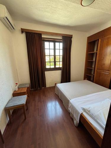 Villa Samac tesisinde bir odada yatak veya yataklar
