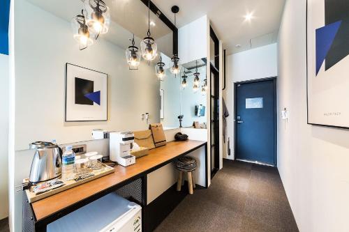 a room with a counter and a blue door at H Avenue Hotel Gwangalli branch in Busan