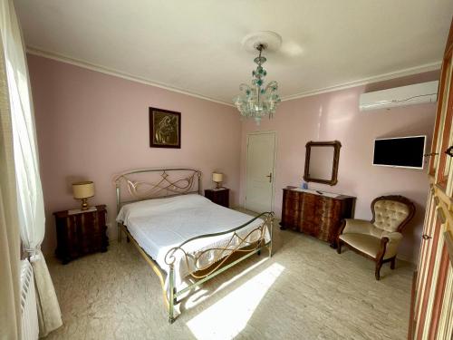 Een bed of bedden in een kamer bij Villa la lanterna bianca