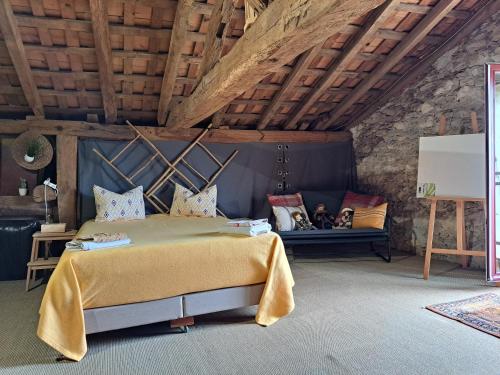 a bedroom with a bed and a couch in a room at Domaine Baraque in Pouillon