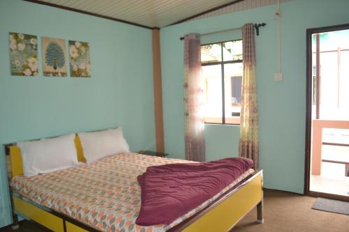 Ένα ή περισσότερα κρεβάτια σε δωμάτιο στο Atithi inn JHAMBALA HOMESTAY