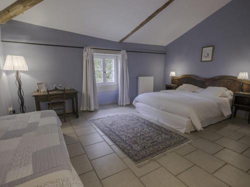 a large bedroom with two beds and a window at La Moutière in Colonzelle