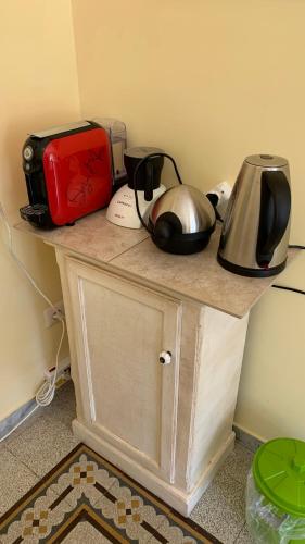 a table with a toaster and a tea kettle on it at villa verde sul mare in Vietri sul Mare