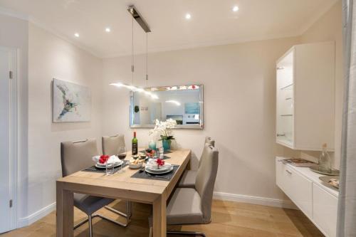 a dining room with a wooden table and chairs at Kleine Lagune in Zingst