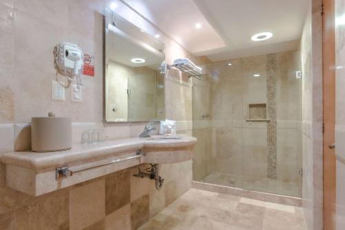 Koupelna v ubytování Quality Inn Mazatlan