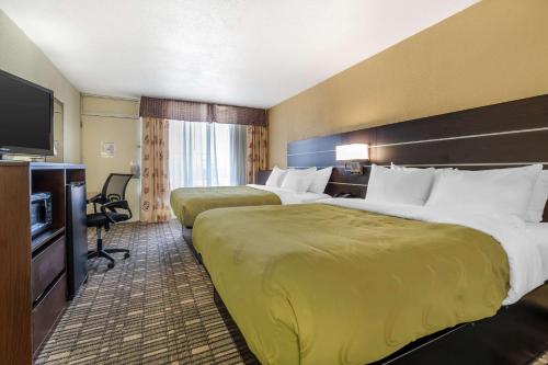 Postel nebo postele na pokoji v ubytování Quality Inn Tucumcari