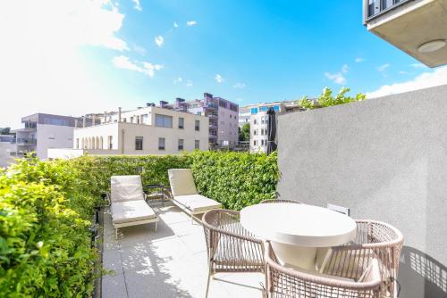 Beachfront apartment with private garage and amazing balcony with seaview