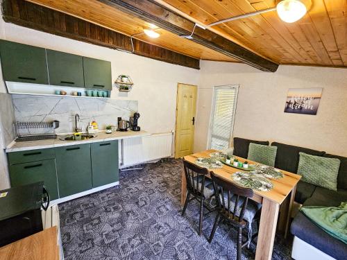Dapur atau dapur kecil di Guest Rooms- KLEPALSKI House