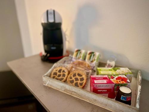 a table with a tray of food and a blender at Sabbia & mare in Porto Torres