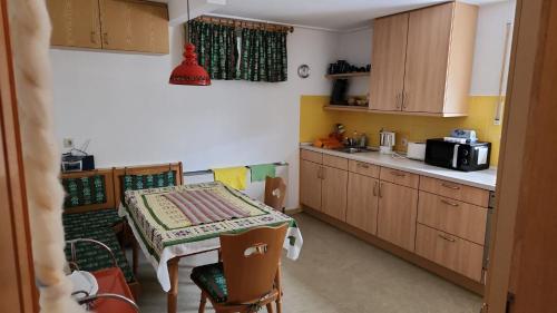 Η κουζίνα ή μικρή κουζίνα στο Ruhige Oase in traumhafter Lage
