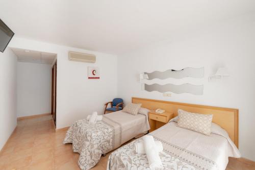 A bed or beds in a room at Hotel Santa Faz
