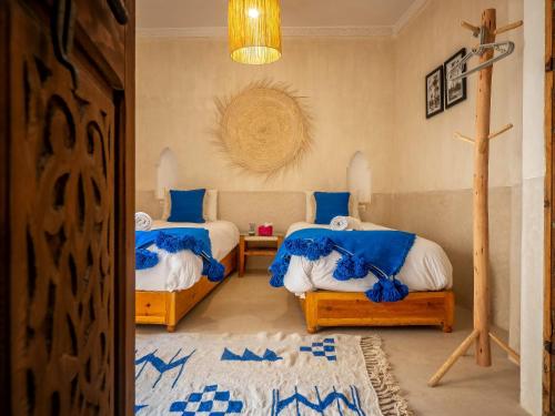 A bed or beds in a room at Riad Jul Seghir