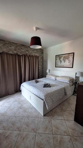 a bedroom with a large bed in a room at Casa Vacanza Villa Romano in Nicolosi