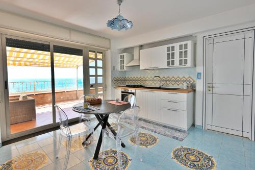 Cuisine ou kitchenette dans l'établissement Ravello Art Hotel Marmorata