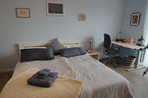 Een bed of bedden in een kamer bij Wohnung in Sulingen