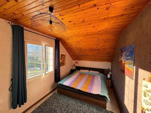 En eller flere senge i et værelse på Maison avec piscine 14 personnes